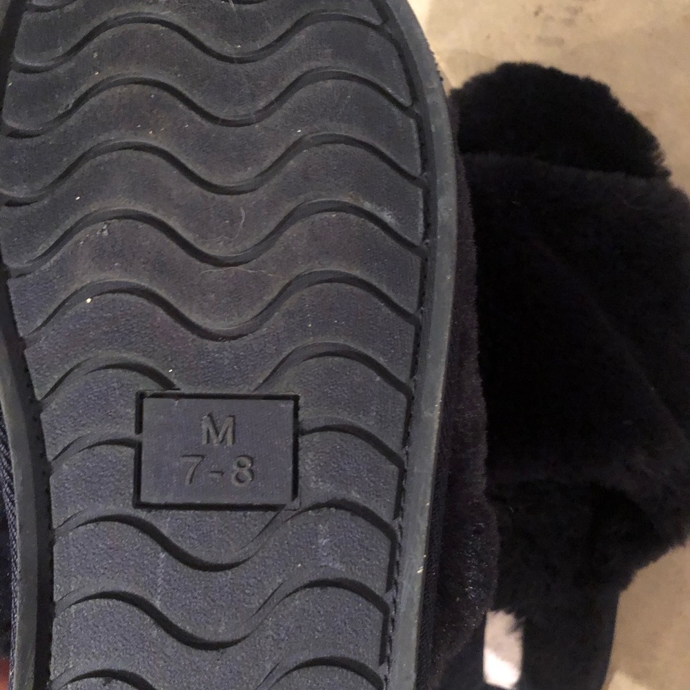 Slippers - Picture 2 of 3